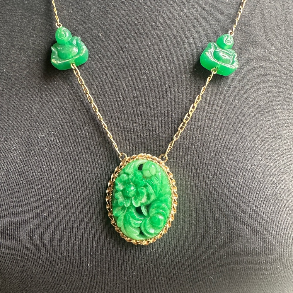 Vintage 14k gold Jade Pendant Necklace, 14k yellow gold circle